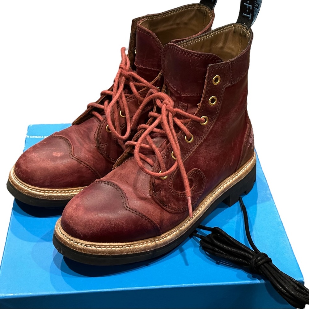 john Fluevog 7th Heaven 6 eyelet derby swirl boots burgundy size 7.5!